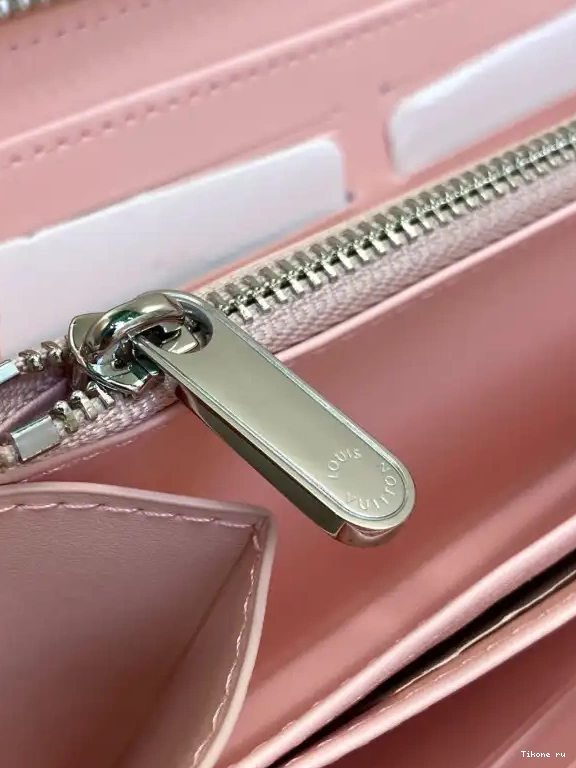 Affordable VUITTON LOUIS ZIPPY WALLET 0525